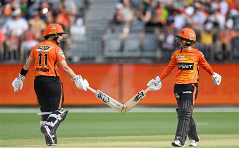 Wbbl Final Devine And Kapp Guide Perth Scorchers To 1465 Against