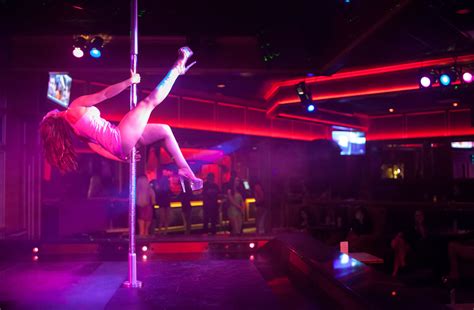 How to Behave in a Strip Club? - Plan Entrainement