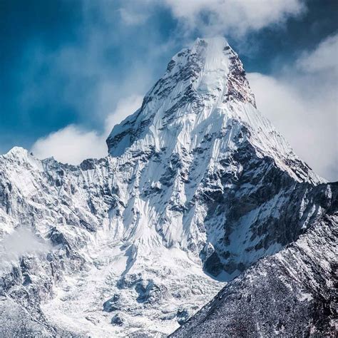 Wie heißt der höchste Berg der Erde