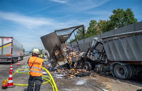Schwerer Lkw Unfall Auf Der A9 Verkehrschaos Rund Um Ingolstadt