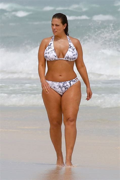Ashley Graham Shows Off Her Bikini Body Cancun Mexico 1028 2016