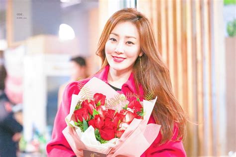 오나라는 매거진 코스모폴리탄 3월호 화보 및 인터뷰에서 오랜 기간 동안 서로에게 남은 건 베스트 프렌드인 것 같아요. 배우 오나라 최근 화보 + 직찍 : 네모판