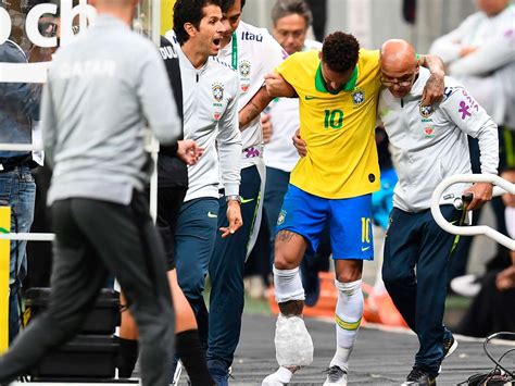 nejˈmaʁ dɐ ˈsiwvɐ ˈsɐ̃tus ˈʒũɲoʁ; Neymar injury: Brazil star ruled out of Copa America with ...