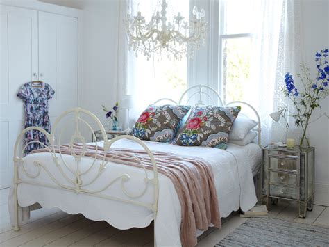 There are so many metal beds and wrought iron beds available, the only thing you have to so now is to choose the one that speaks to you! Baroque wrought iron bed frames in Bedroom Shabby chic ...
