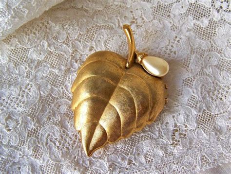 Vintage Avon Perfume Compact Brooch Gold Leaf Pearl Locket Vintage
