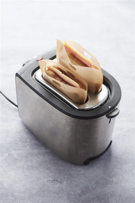 Potins faire ses devoirs OS grille pain et croque monsieur Cligner