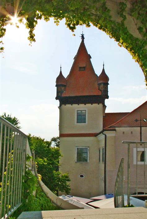 Auch mit weiteren nachbeben muss noch gerechnet werden. Das romantische Schloss Hagenberg - Freistadt