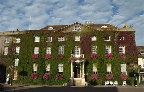 Drama series (10 episodes, 3 watched for review): A review of The Angel in Bury St Edmunds