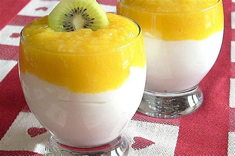 Recette de Mousse légère au coulis de mangue