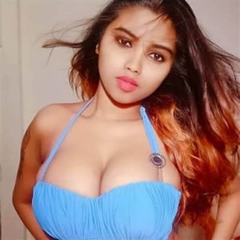 Tiktok Glamour Queen Ilakkiya Hot And Sexy Photos Deep Cleavage Pictures