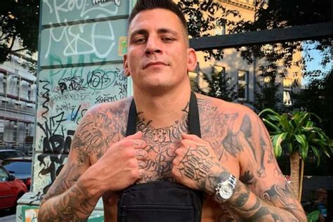 Is a german football club based in the city of leipzig in saxony and may be more familiar to many of the country's football fans as the historic side vfb leipzig, the first national champion of germany. 187 Strassenbande: Neues Tattoo von Gzuz ist ein echter ...