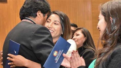Evaliz La Hija De Evo Morales Se Graduó De Abogada Y Su Padre Le
