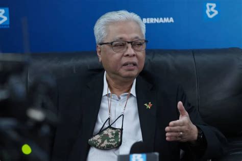 Datuk seri dr ahmad samsuri mokhtar today said that he is still the menteri besar of terengganu. Ismail Sabri dilantik TPM, Hishammuddin jadi menteri kanan ...
