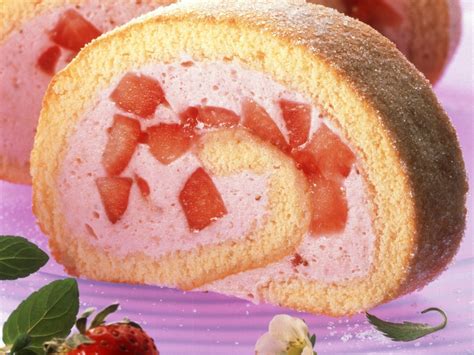 Check spelling or type a new query. Erdbeer-Roulade Rezept | EAT SMARTER
