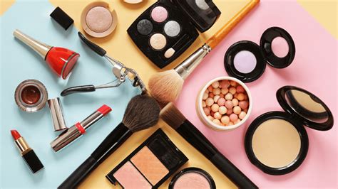 How To Become A Makeup Artist Study Work Grow