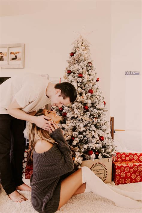 Ultimate Guide For Your Couple Christmas Photoshoot