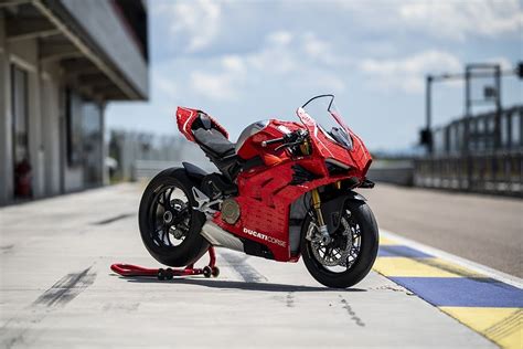 Inspired by the gp bikes, this bike was created and can be used on the streets. Full-Size Lego Ducati Panigale V4R Unveiled