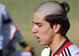 Oct 27, 2021 · giovanni simeone à propos de son père, diego, en août 2020. Rito di iniziazione per un giovane figlio d'arte arrivato ...
