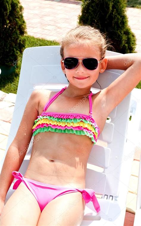 Bikinis Für 11 Jährige 10 11 Jahre Madchen Stock Fotos Und Bilder Getty Images Maybe You