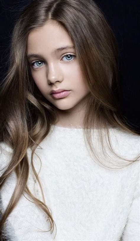 light brown hair blue eyes pretty girl