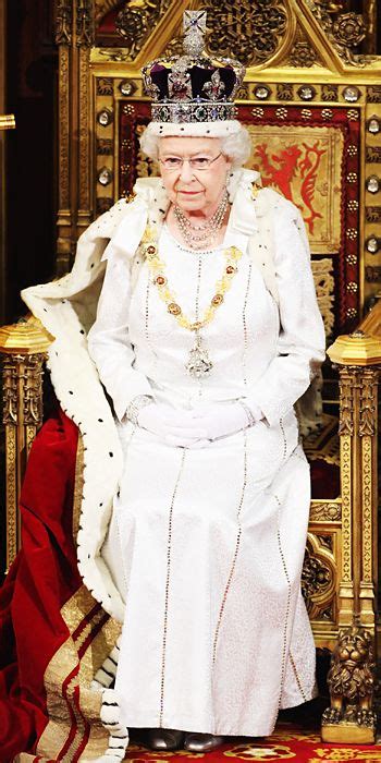 Queen Elizabeth Royal Style Her Monochrome Looks All White Royal