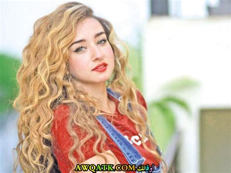 استعرضت شيرين المنزلاوي والدة الفنانة هنا الزاهد شكلها، بعد أن وضعت ابنتها مكياجاً ناعماً لها، جعل الجمهور يتفاعل! صور و معلومات عن هنا الزاهد و السيرة الذاتية
