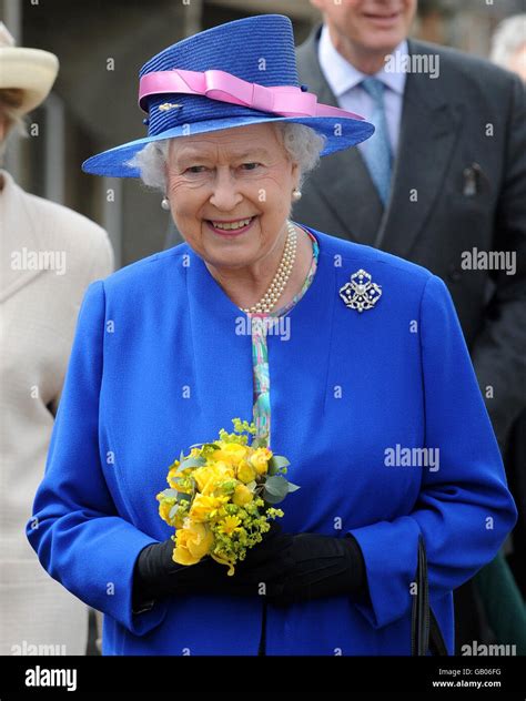 Queen Elizabeth Ii At The Yorkshire Show In Harrogate Hi Res Stock