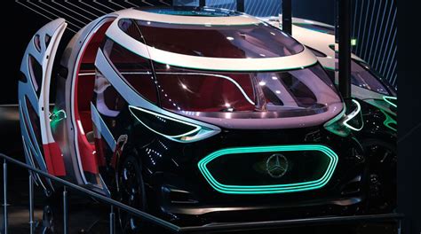 Daimler Rolls Back Autonomous Taxi Plan Focuses On Trucks Transport