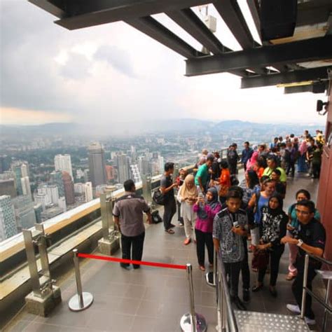 Sky deck is an open air platform that allows visitors to an unobstructed view of kl. Tiket KL Tower Kuala Lumpur Wisata Pemandangan kota