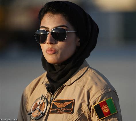 First Female Afghan Pilot Since Fall Of Taliban Defies Threats To Fly Daily Mail Online
