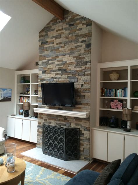 Browse 290 stone veneer fireplace on houzz whether you want inspiration for planning stone veneer fireplace or are building designer stone veneer fireplace from scratch, houzz has 290 pictures from the best designers, decorators, and architects in the country, including kb design llc and hx home solutions and north star stone. Updated Fireplace using Airstone | Airstone fireplace, Stone veneer wall, Inside decor