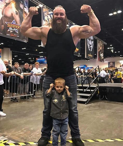 Yes, he is a giant. #braunstrowman I just wonder. Cool pic. | Braun strowman ...