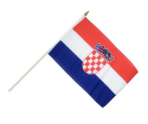 Le drapeau de croatie se compose de trois bandes horizontales d'égale largeur de couleur rouge, blanche et bleue avec de dimension 1 :2, le drapeau croate est le drapeau national de la croatie. Drapeau sur hampe Croatie - 30 x 45 cm - à agiter