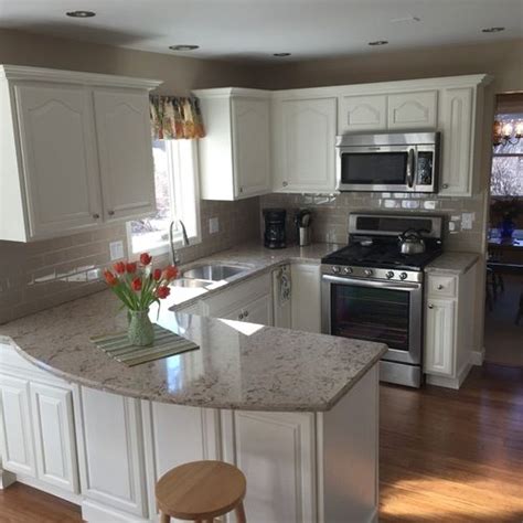 Golden oak cabinets, most often associated with kitchens from the 1980s, are considered by many whether your kitchen is a throwback or brand new, decorating with oak cabinets and white lay an oak hardwood floor. This kitchen was in desperate need of a remodel: honey oak ...