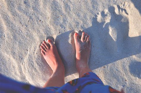 Безплатна снимка вода пясък крак лед пръст на ръката син падане