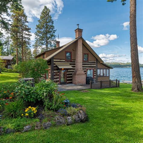 Because of their naturally rustic look, montana log cabins tend to fit better into the natural environment than do conventional houses.today's log home technology has improved from that of just 50 years. Cabins for Sale in the West: Six You Can Buy Right Now ...