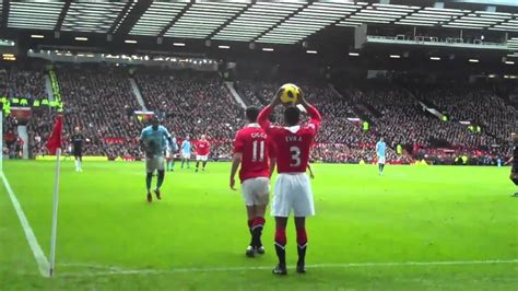 Having both throws means you can practice with both spins. Giggs cheeky throw in. - YouTube