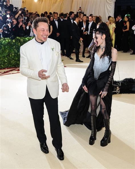 Elon Musk S Girlfriend Singer Grimes Confirms Pregnancy