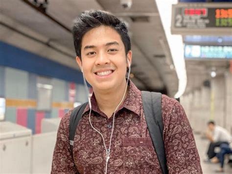 Jerome polin sijabat atau yang lebih dikenal dengan jerome polin merupakan seorang mahasiswa jepang berkewarganegaraan indonesia yang juga adalah seorang youtuber dan influencer. Kisah Inspiratif Jerome Polin: Jatuh Bangun Raih Beasiswa ...
