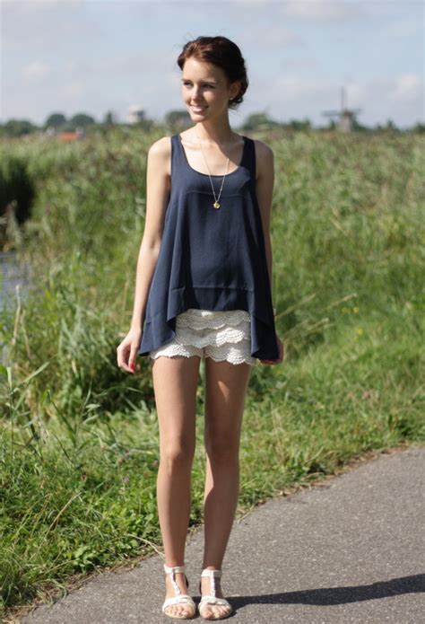 Most pencil skirts end at the knee, but i love when it's slightly below it. Cute Outfits with Lace Shorts-17 Ways to Wear Lace Shorts
