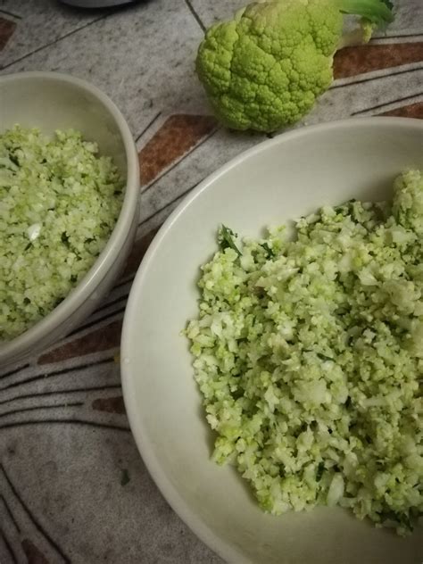 Le polpette di cavolfiore sono un antipasto fritto, piccoli bocconcini perfetti da servire per un aperitivo o per arricchire un buffet! cous cous di cavolfiore (crudo) - Veganblog - ricette e ...
