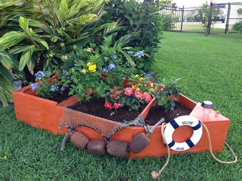 This gorgeous vintage wagon garden planter is an easy diy container gardening idea you can put together in 30 minutes or less — no tools required! Boat planter | Nautical Decor | Pinterest