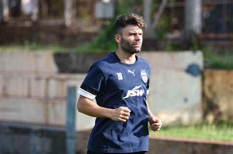 Javi Hernandez Age, Salary, Net worth, Current Teams, Career, Height