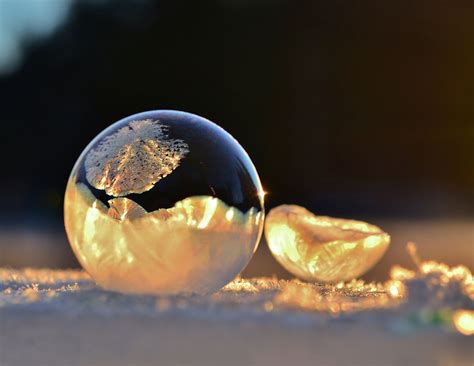 Frozen In A Bubble Photographs Of Soap Bubbles Freezing At 9 °c By