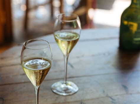 How Champagne And Prosecco Make You Feel Drunker Faster Than Wine