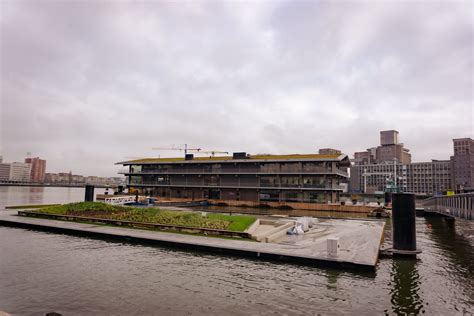 Arquitetura flutuante e sustentável vira tendência em Roterdã