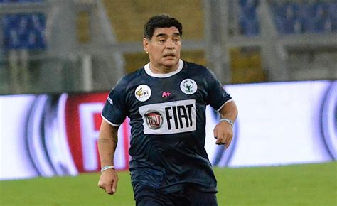 The fifth of eight children raised by diego sr. Morte Maradona, Baresi: "Mi piange il cuore. Ciao Diego"