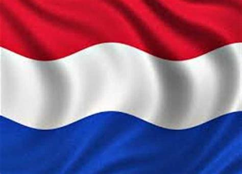 كم يبلغ عدد سكان جمهورية ألمانيا ؟ مساحة المانيا. علم منتخب هولندا