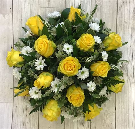 A Traditional Flat Style Post Pad Of Golden Yellow Roses With Daisy