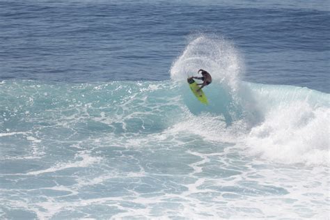 Without developed infrastructure, jardim do mar attracts more and more visitors with its isolation and fabulous scenery. Jardim do Mar Surf House | Madeira | Surfinn - Surfinn ...